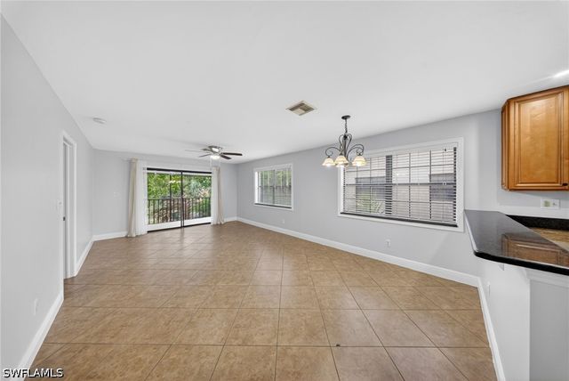 5270 Treetops DR J201, Naples, FL 34113