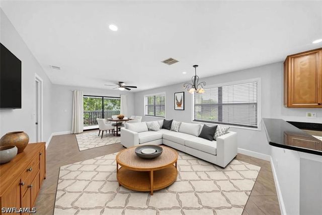 5270 Treetops DR J201, Naples, FL 34113