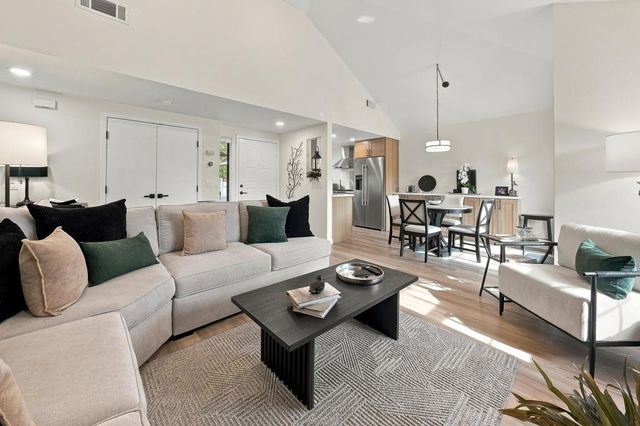 126 Avellino Circle, Palm Desert, CA 92211