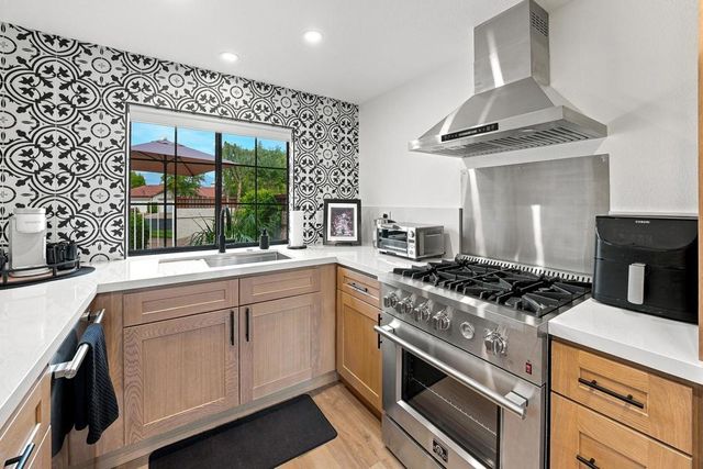 126 Avellino Circle, Palm Desert, CA 92211