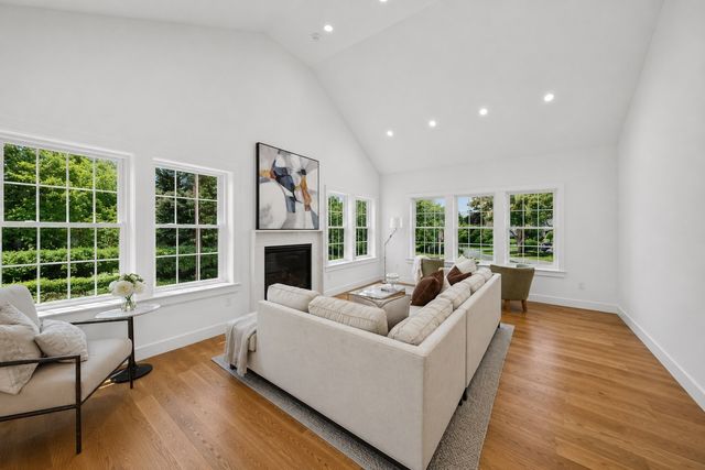 11 Viking Road, Winchester, MA 01890
