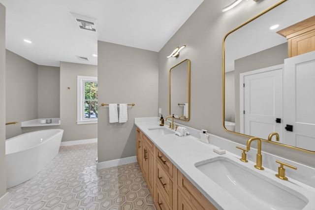 11 Viking Road, Winchester, MA 01890