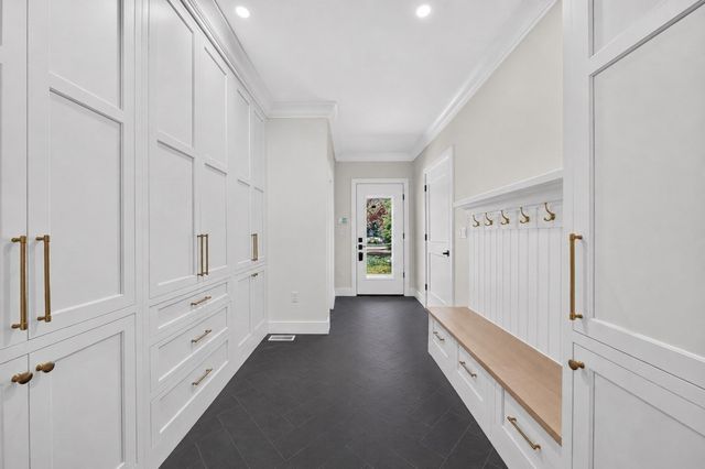 11 Viking Road, Winchester, MA 01890