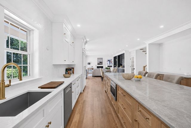11 Viking Road, Winchester, MA 01890