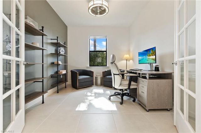 10494 Ventana LN, Naples, FL 34120