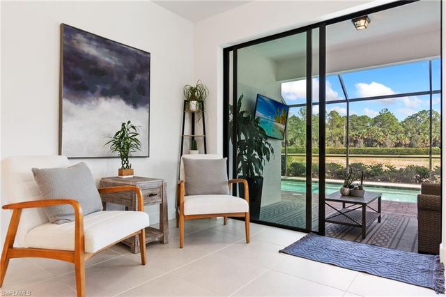 10494 Ventana LN, Naples, FL 34120