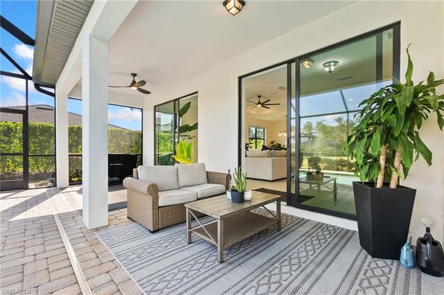 10494 Ventana LN, Naples, FL 34120