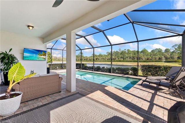 10494 Ventana LN, Naples, FL 34120