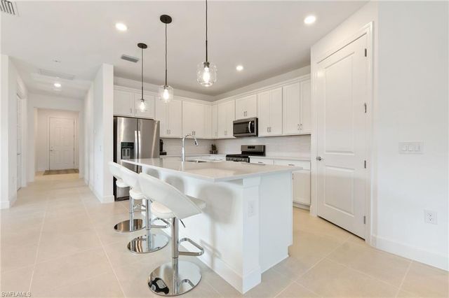 10494 Ventana LN, Naples, FL 34120