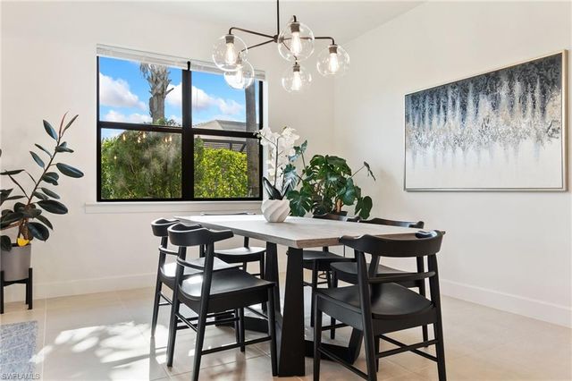 10494 Ventana LN, Naples, FL 34120