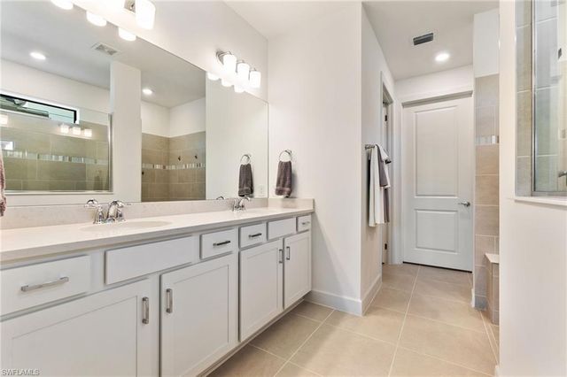 10494 Ventana LN, Naples, FL 34120