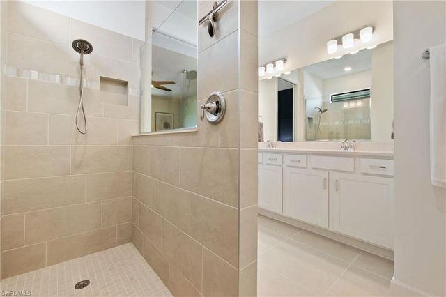 10494 Ventana LN, Naples, FL 34120