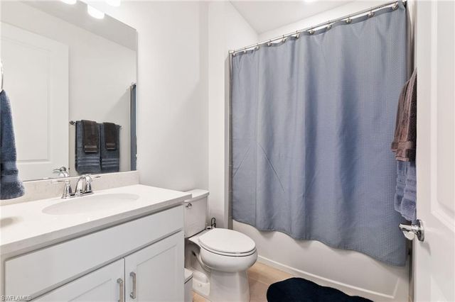 10494 Ventana LN, Naples, FL 34120