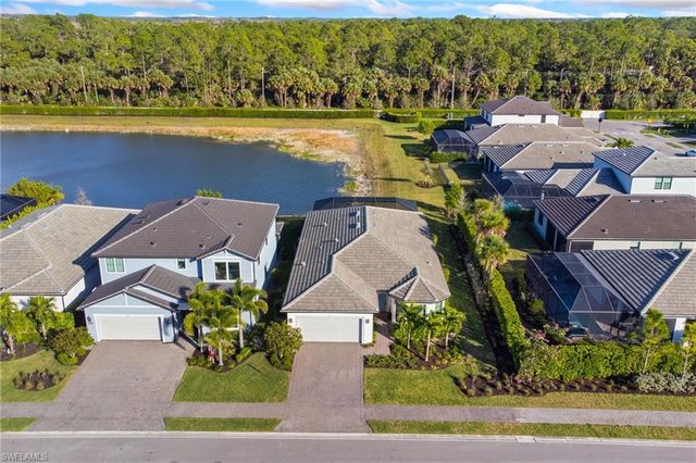 10494 Ventana LN, Naples, FL 34120