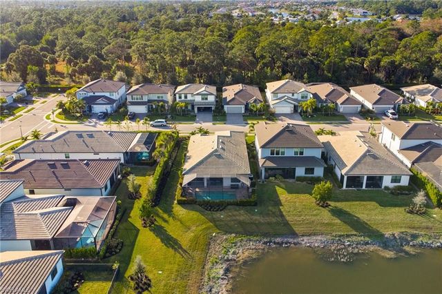 10494 Ventana LN, Naples, FL 34120