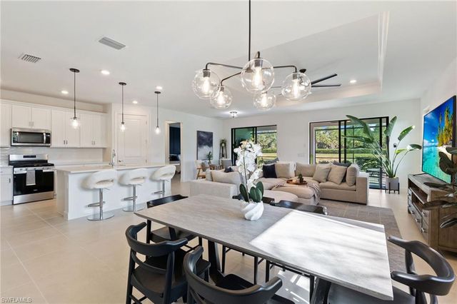 10494 Ventana LN, Naples, FL 34120