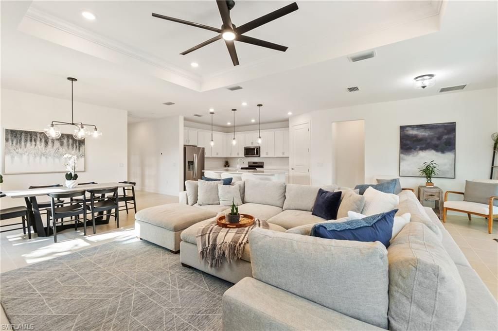 10494 Ventana LN, Naples, FL 34120