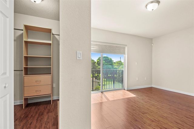 37 SE 3rd Avenue, Hallandale Beach, FL 33009