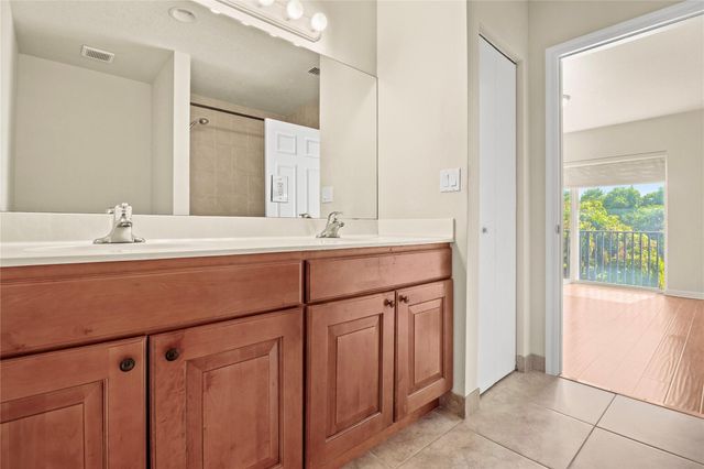 37 SE 3rd Avenue, Hallandale Beach, FL 33009