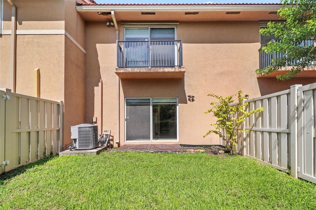 37 SE 3rd Avenue, Hallandale Beach, FL 33009