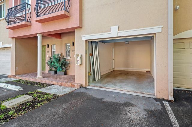 37 SE 3rd Avenue, Hallandale Beach, FL 33009