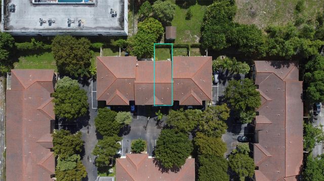 37 SE 3rd Avenue, Hallandale Beach, FL 33009