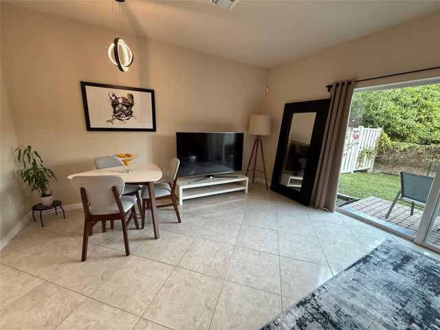 37 SE 3rd Avenue, Hallandale Beach, FL 33009