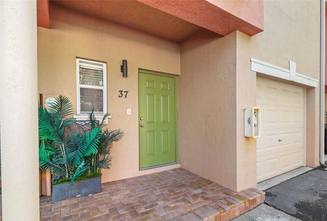 37 SE 3rd Avenue, Hallandale Beach, FL 33009