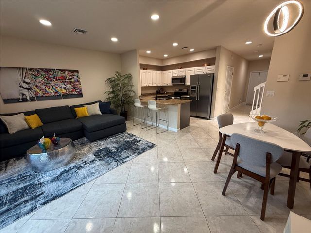 37 SE 3rd Avenue, Hallandale Beach, FL 33009