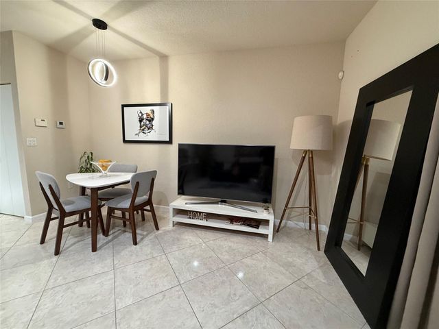 37 SE 3rd Avenue, Hallandale Beach, FL 33009