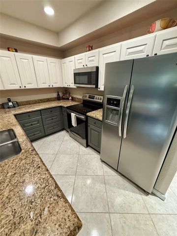 37 SE 3rd Avenue, Hallandale Beach, FL 33009