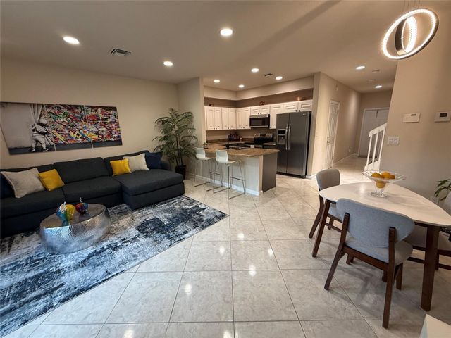 37 SE 3rd Avenue, Hallandale Beach, FL 33009