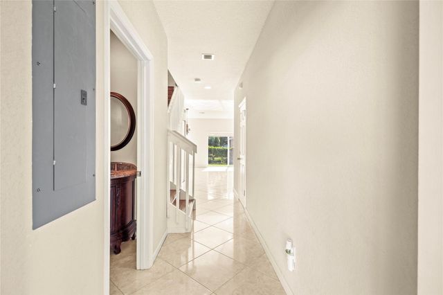 37 SE 3rd Avenue, Hallandale Beach, FL 33009