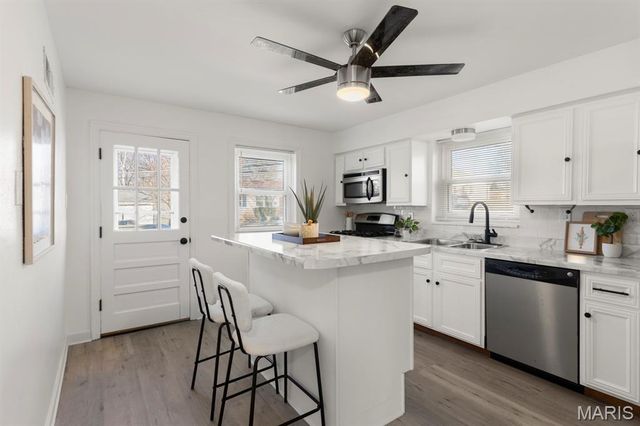 9056 McNulty Drive, St Louis, MO 63114