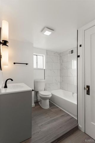 9056 McNulty Drive, St Louis, MO 63114