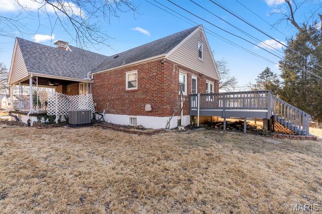 9056 McNulty Drive, St Louis, MO 63114