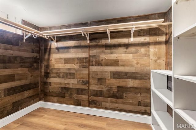 9056 McNulty Drive, St Louis, MO 63114