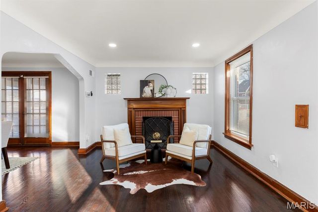 9056 McNulty Drive, St Louis, MO 63114