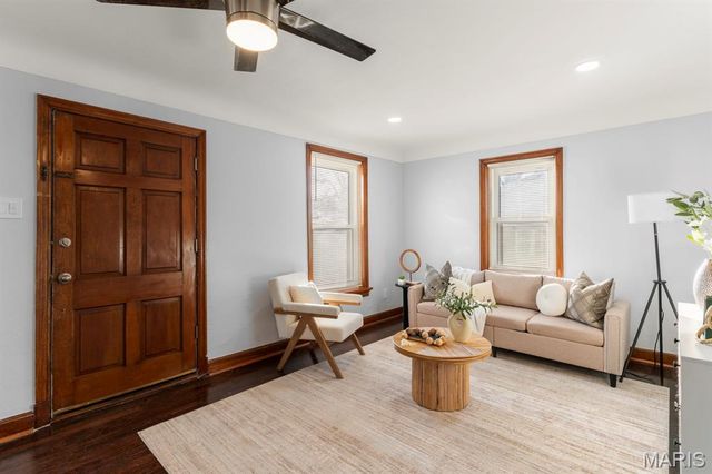 9056 McNulty Drive, St Louis, MO 63114