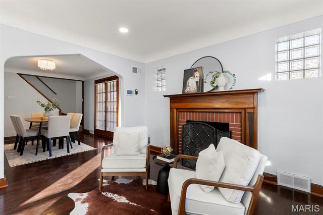 9056 McNulty Drive, St Louis, MO 63114