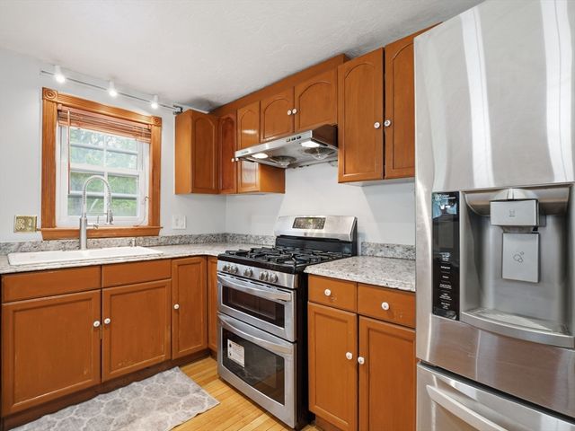 30 Parsons Hill Dr, Worcester, MA 01603