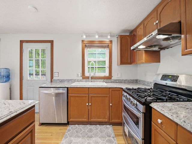 30 Parsons Hill Dr, Worcester, MA 01603