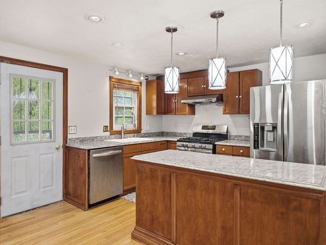 30 Parsons Hill Dr, Worcester, MA 01603