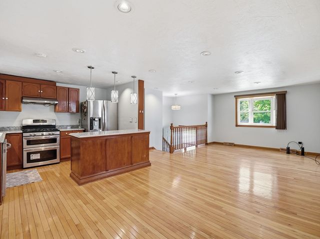 30 Parsons Hill Dr, Worcester, MA 01603