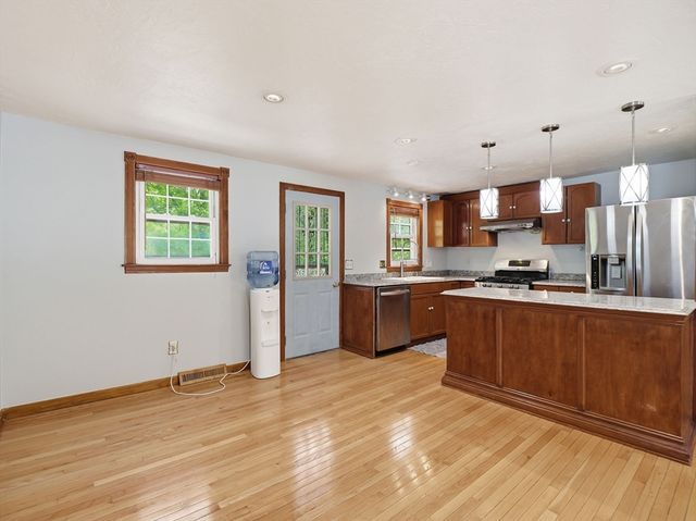 30 Parsons Hill Dr, Worcester, MA 01603