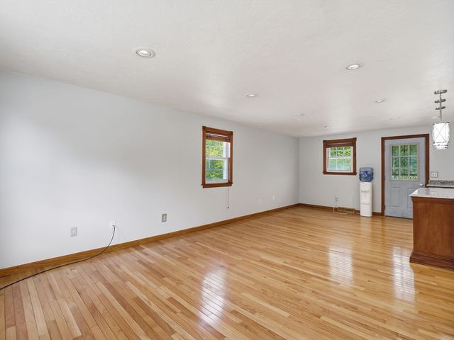 30 Parsons Hill Dr, Worcester, MA 01603