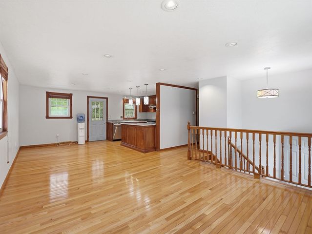30 Parsons Hill Dr, Worcester, MA 01603