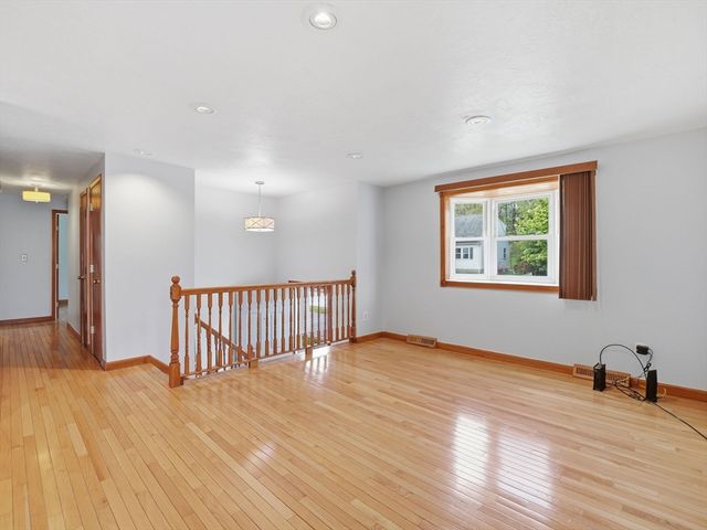 30 Parsons Hill Dr, Worcester, MA 01603