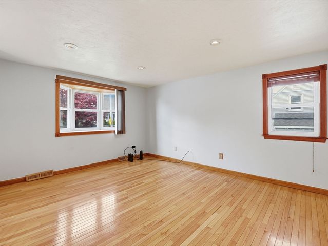 30 Parsons Hill Dr, Worcester, MA 01603
