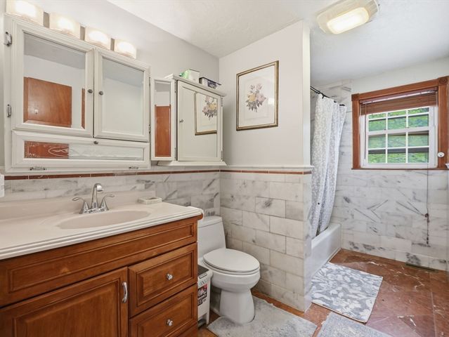 30 Parsons Hill Dr, Worcester, MA 01603